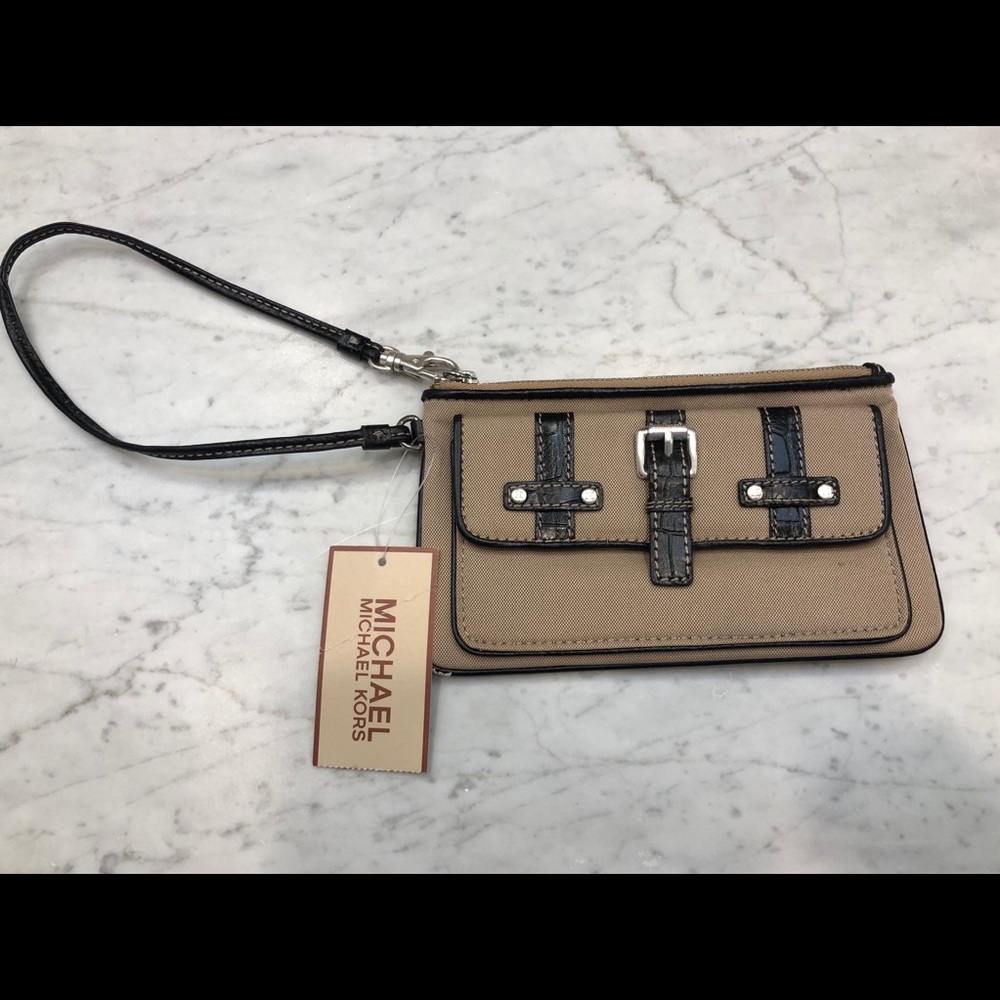NWT Michael Kors wristlet clutch